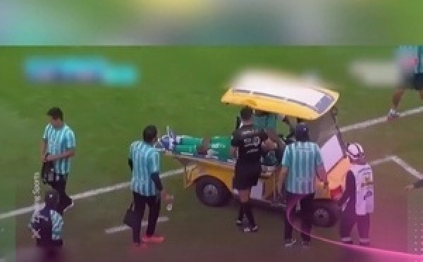 فـ لقطة غريبة دارت الروينة، تعرض اللاعب كايسيدو لاعب بورتوفيخو للدهس من طرف سيارة الإسعاف لي دخلات للمضمار باش تعالج لاعب من إصابة فـ الماتش!