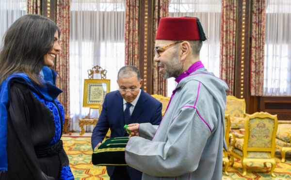 جلالة الملك محمد السادس يستقبل المتسلقة نوال صفنضلة بالقصر الملكي بالرباط ويوشحها بوسام المكافأة الوطنية