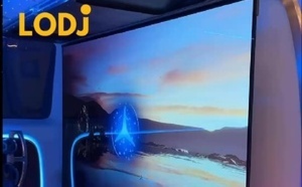 فيديو كيحبس الأنفاس وكله حماس كيروج بقوة فـ السوشيال ميديا؛ كيسلط الضوء على أحدث التكنولوجيات والمواصفات المستقبلية اللي زادتها شركة "مرسيدس بنز" فـ السيارات الفاخرة ديالها، تحت شعار "Mercedes is living in the future!"