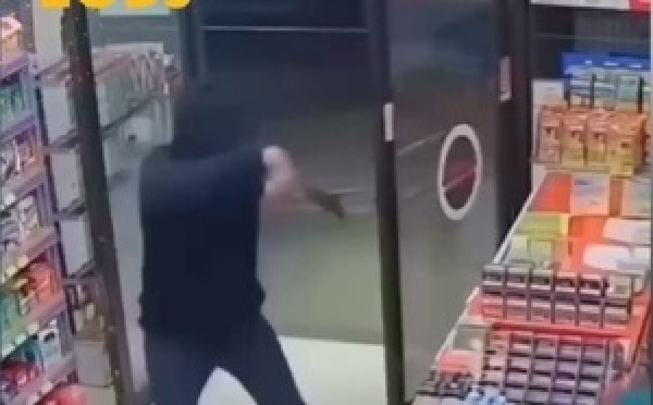 فيديو كيروج بقوة هاد الأيام فـ السوشيال ميديا ومنصة "إكس"؛ كيوثق لواحد اللحظة مرعبة وفيها بزاف ديال الشجاعة والبسالة بطلتها شابة محجبة