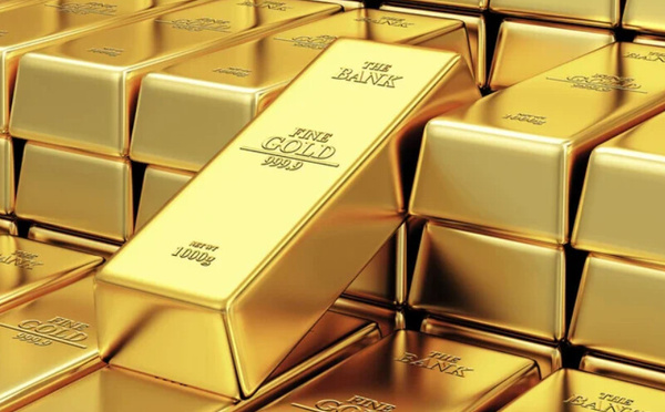 الذهب يواصل التراجع ويسجل أدنى مستوى في سبعة أشهر