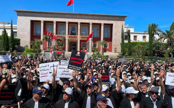 تصعيد جديد للمحامين.. توقف عن الخدمات واعتصام مفتوح بالرباط