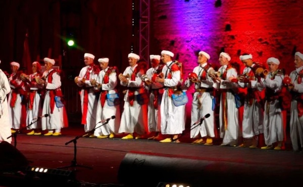 المهرجان الوطني للفنون الشعبية بمراكش يحتفي بتلاقي الإيقاعات المغربية والإفريقية في سهرة تراثية مميزة