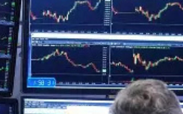 رغم أرباح قياسية.. سهم "سامسونغ" يتراجع في بورصة سيول وسط مخاوف المستثمرين