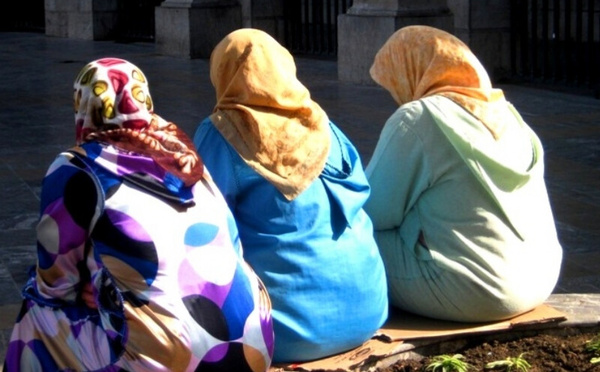 نساء المغرب أكثر عزوبة بعد الخمسين.. تقرير يكشف تحولات عميقة في بنية الأسرة