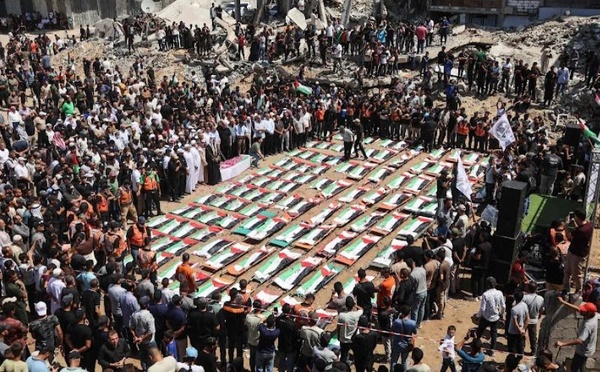 بعد نحو ثلاث سنوات تحت الأنقاض.. تشييع رفات 112 فرداً من عائلة واحدة في غزة