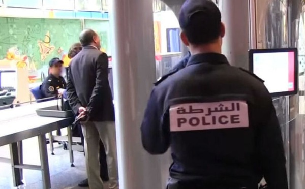 مطار محمد الخامس.. توقيف فرنسي مبحوث عنه دولياً في قضايا النصب الإلكتروني