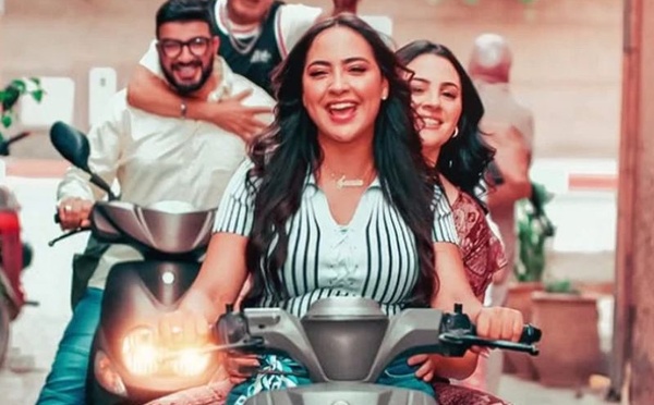 سامية العنطاري تطلق أولى أغانيها «خويتي خويي» بروح سينمائية
