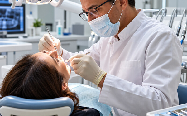 هيئة أطباء الأسنان تحذر من تكوينات “Hygiéniste” و“Denturologue” وتدعو إلى توضيح الوضع القانوني