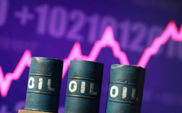 النفط يرتفع من جديد.. برنت فوق 103 دولارات ومكاسب شهرية قوية