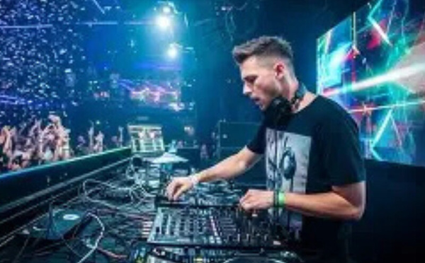 الفينيل يعود إلى واجهة الـDJ.. ورشة تعيد اكتشاف فن المزج الموسيقي