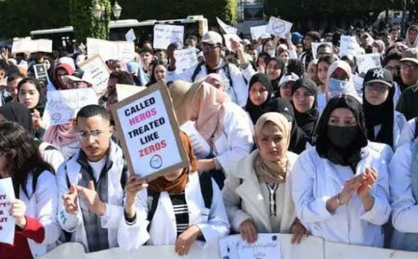 خريجو وطلبة التمريض بفاس-مكناس يصعّدون احتجاجاتهم للمطالبة بالتوظيف وتسوية المستحقات
