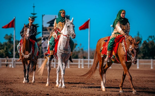 الخيالة السلطانية لسلطنة عُمان تشارك لأول مرة في معرض الفرس بالجديدة