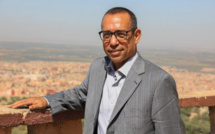 تكريم الروائي جويطي خلال الندوة الوطنية الأولى للرواية ببلقصيري