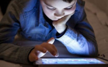 دراسة تحّذر من تأثير شاشات الأجهزة الإلكترونية على الأطفال