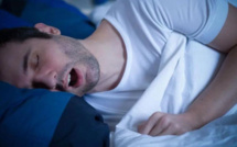 الشخير بصوت عال يعرض صحتك للخطر وقد يؤدي للوفاة