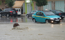 سيول تجتاح شوارع طنجة.. ومخاوف حول جاهزية المدينة للفعاليات الكبرى