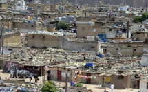 وقفة احتجاجية لسكان دور الصفيح في سيد يحيى زعير للمطالبة بتسليم الشقق السكنية