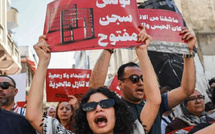تونس: جدل واسع حول حملة السلطات ضد جمعيات حقوق اللاجئين الأفارقة