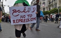 التناقض بين الدستور والممارسة الإدارية في الجزائر: جدل حول حق التظاهر السلمي