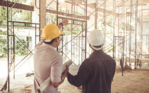 الحكومة تشدد تنظيم سوق البناء.. قرار جديد يربط حجم المشاريع بقدرات المقاولات