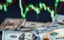 تراجع الدولار وسط توقعات بخفض الفائدة الأمريكية وتأثيرات عالمية مرتقبة