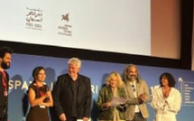 المخرجة المغربية هند بنصاري تتوج بجائزتين عن فيلمها الوثائقي “Out of School” في مهرجان البندقية