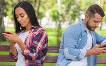  كيف تؤثر وسائل التواصل الاجتماعي على تواصل الأسرة؟