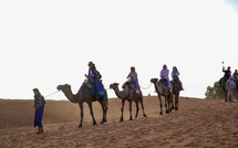 رغم محدودية البنية الفندقية.. السياحة الصحراوية بالمغرب تسجل إقبالا متزايدا