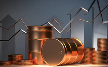 النفط يتعافى بعد ثلاثة أيام من الخسائر.. وتوقعات بزيادة إنتاج “أوبك+” تحد من المكاسب