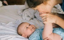 البوتوكس والأمومة..هل تهدد لغة المشاعر بين الأم وطفلها؟