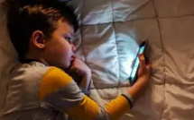 متى يجب شراء أول هاتف ذكي للطفل؟