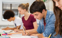 الجدول المدرسي:  الطلاب يعرضون أفكارهم في المؤتمر المواطني