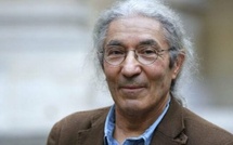 بوعلام صنصال يعود إلى فرنسا بعد الإفراج عنه… ولجنة الدعم تجدد مطالبها بإطلاق سراح كريستوف غليز