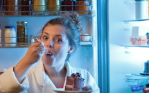 كيف يؤثر العشاء على نومك: نصائح غذائية لنوم هانئ