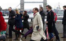 بريطانيا تعيد رسم سياسات التشغيل لمواجهة أزمة بطالة الشباب