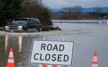 أمطار غزيرة تتسبب بفيضانات وإجلاء عشرات الآلاف في غرب الولايات المتحدة وكندا