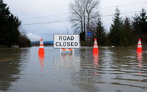 فيضانات تاريخية تضرب غرب الولايات المتحدة وكندا وتستدعي أوامر إجلاء عاجلة