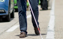 الأشخاص المكفوفون بالمغرب يواجهون تحديات في التنقل بسيارات الأجرة: دعوات لتدخل حكومي عاجل