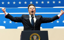 إيلون ماسك يتجاوز عتبة الـ700 مليار دولار ليصبح أغنى شخص في التاريخ