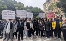 مقتل مهاجر مغربي بإسبانيا يثير جدلاً واسعًا ويصل إلى البرلمان المغربي