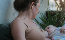 ​الرضاعة الطبيعية براحة: خمس تمارين لتخفيف آلام الظهر والكتفين