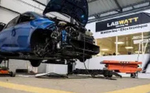 أوتوهب السعودية: إصلاح هياكل السيارات بدون دهان بأسلوب احترافي وفعال