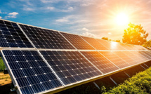 المغرب يطلق أكبر مشروع للطاقة الشمسية على الأسطح في إفريقيا: “سولار روف توب 500” بقدرة 500 ميغاواط