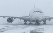 تساقط الثلوج يعطل حركة الطيران بمطار فرانكفورت