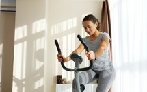 الدراجة الثابتة: الرياضة المنزلية التي تحسن القلب وتقوي الجسم