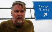 بعد 27 عاماً سيراً حول العالم… مظلي بريطاني يقترب من إنهاء رحلة لا تشبه سواها