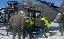 مروحية للدرك الملكي تنقذ مرضى محاصرين بالثلوج في زاوية أحنصال بإقليم أزيلال