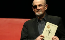سلمان رشدي يحذر من تصاعد العنف السياسي في الولايات المتحدة