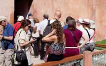 وزارة السياحة تُعد قرارًا جديدًا يمنح مرونة أكثرللمرشدين بين الفضاءات الطبيعية والمدن